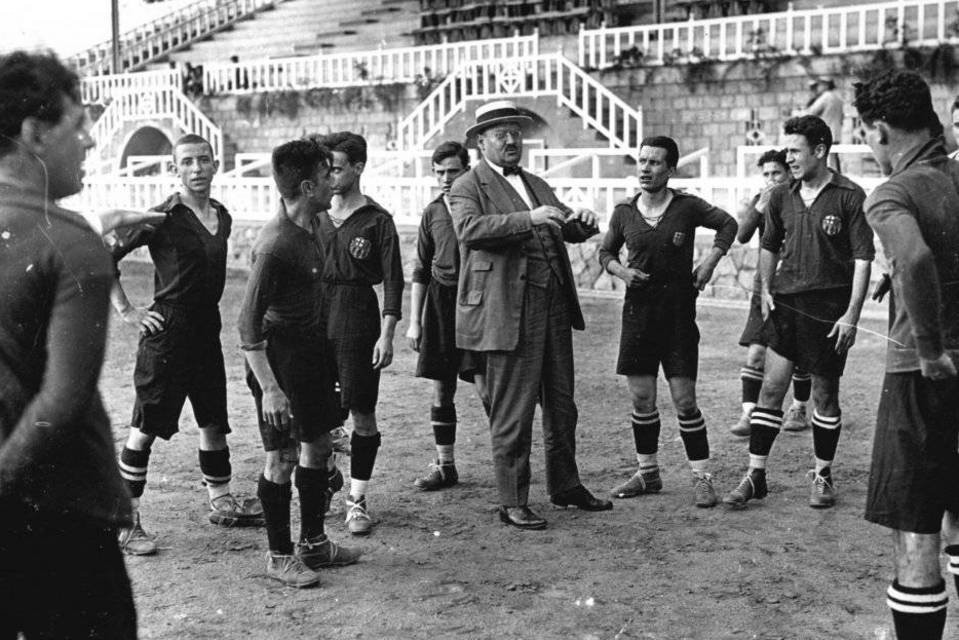 Hans Gamper con los jugadores